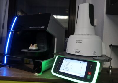 Ceramill MAP Scanner und Programat Pressofen im Labor bei Dr. Pantas