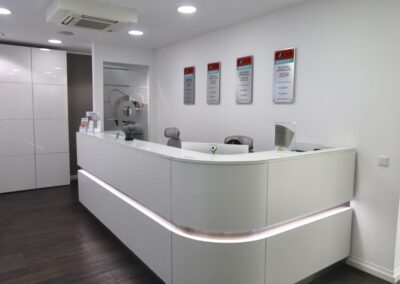 Empfang und Rezeption der Zahnarztpraxis Dr. Pantas in Düsseldorf