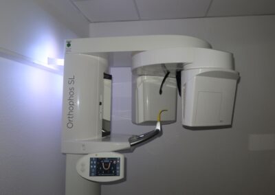 Röntgenraum mit Orthophos SL in der Zahnarztpraxis Dr. Pantas Düsseldorf