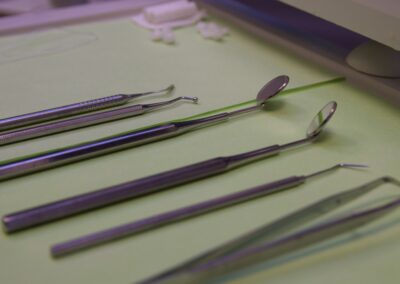 Zahnärztliche Instrumente in der Zahnarztpraxis Dr. Pantas Düsseldorf