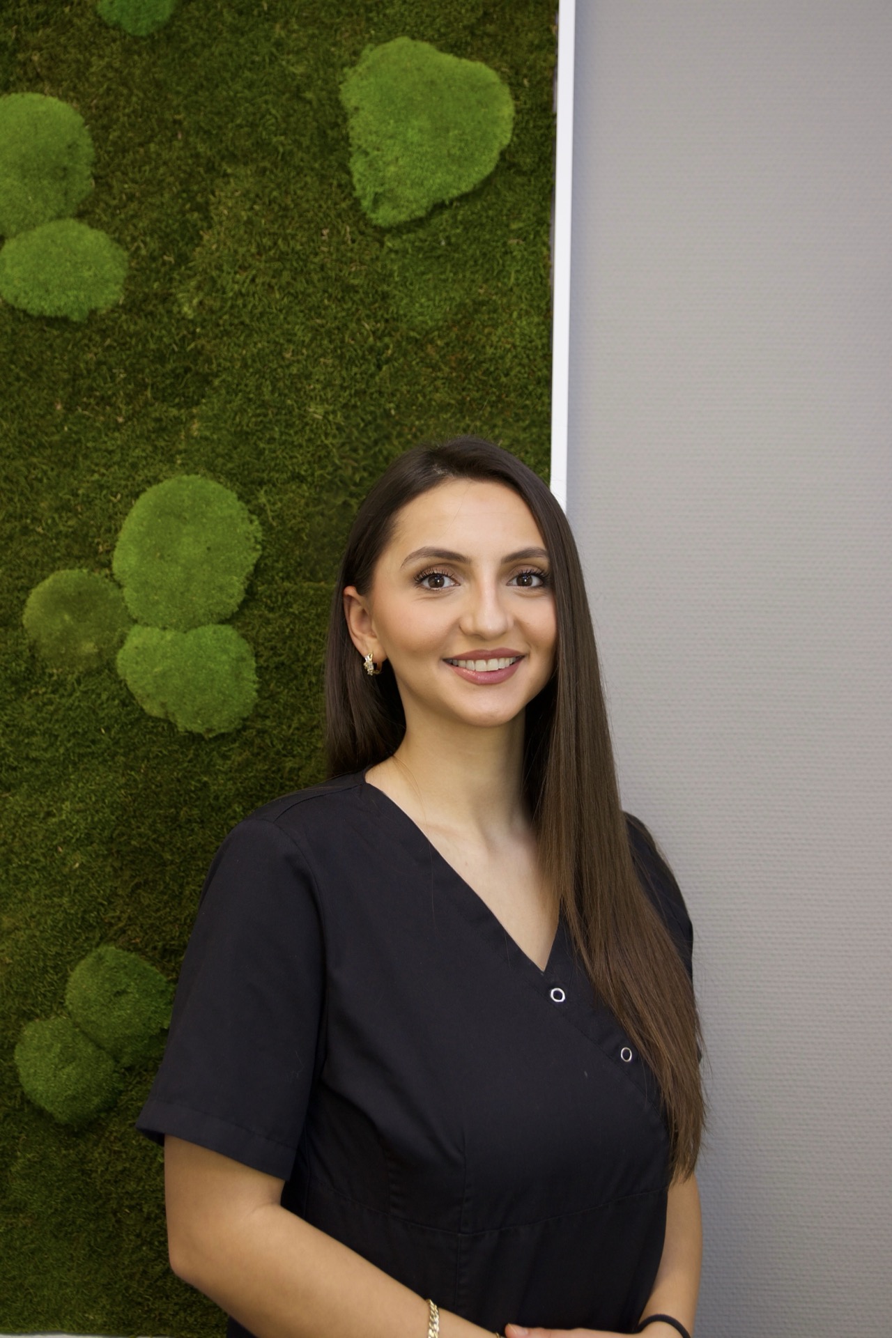 Enisa Ismaili, Zahnmedizinische Fachangestellte (ZFA) im Zahnzentrum Dr. Pantas Düsseldorf